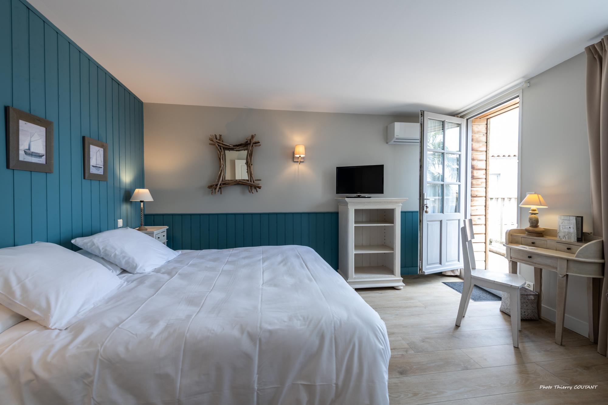 Superior hotel rooms : Hotel *** Le Vieux GrÃ©ement in La Couarde-sur-Mer (Island of RÃ©)